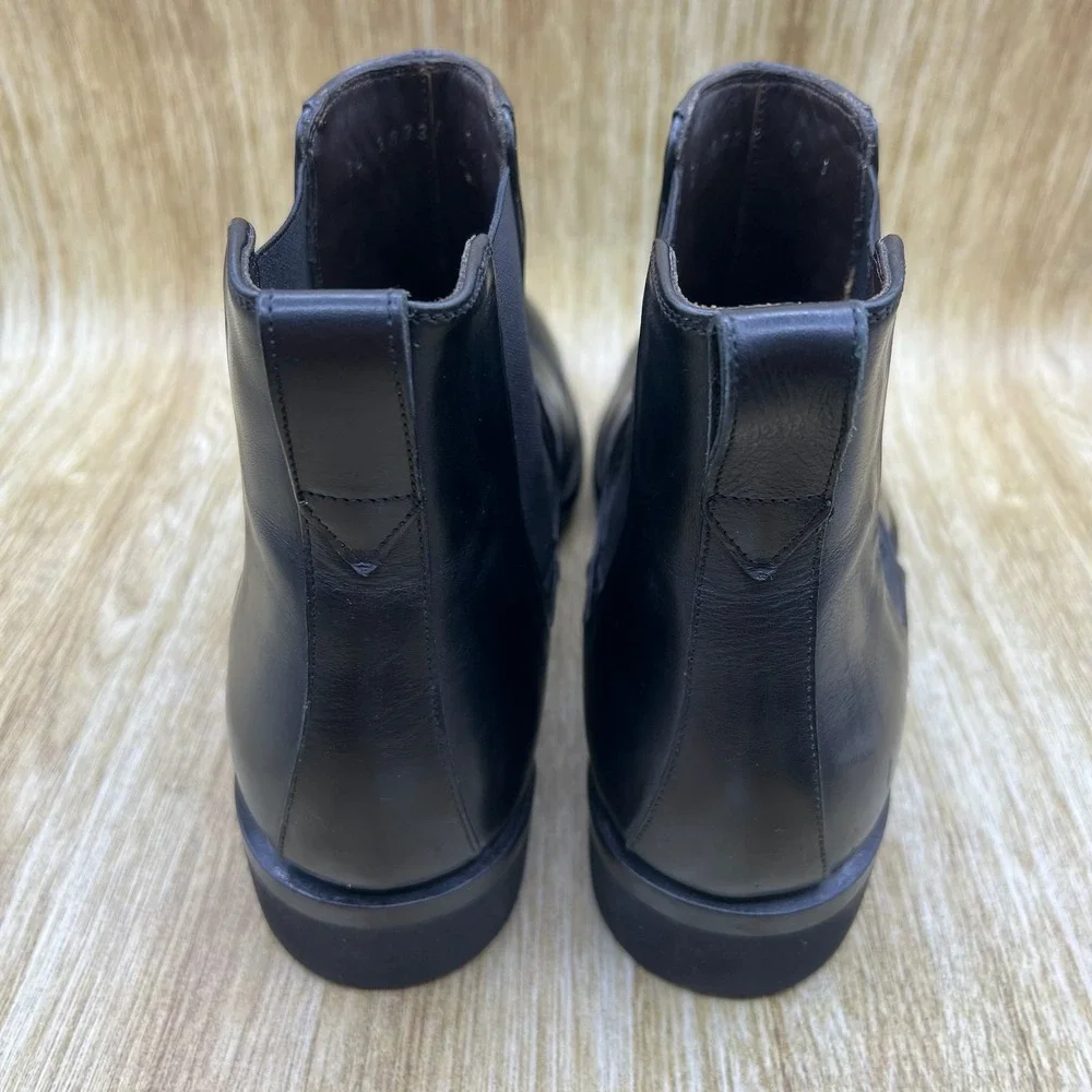 Salvatore Ferragamo Chelsea Boots Men's Size 9 Black Leather Lug Sole 38336